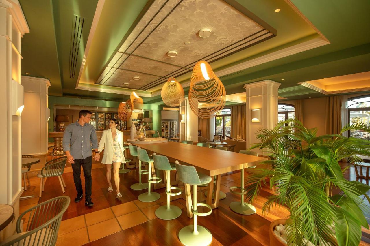 Sh Villa Gadea Altea Exterior foto The lobby bar at the Royal Garden Hotel