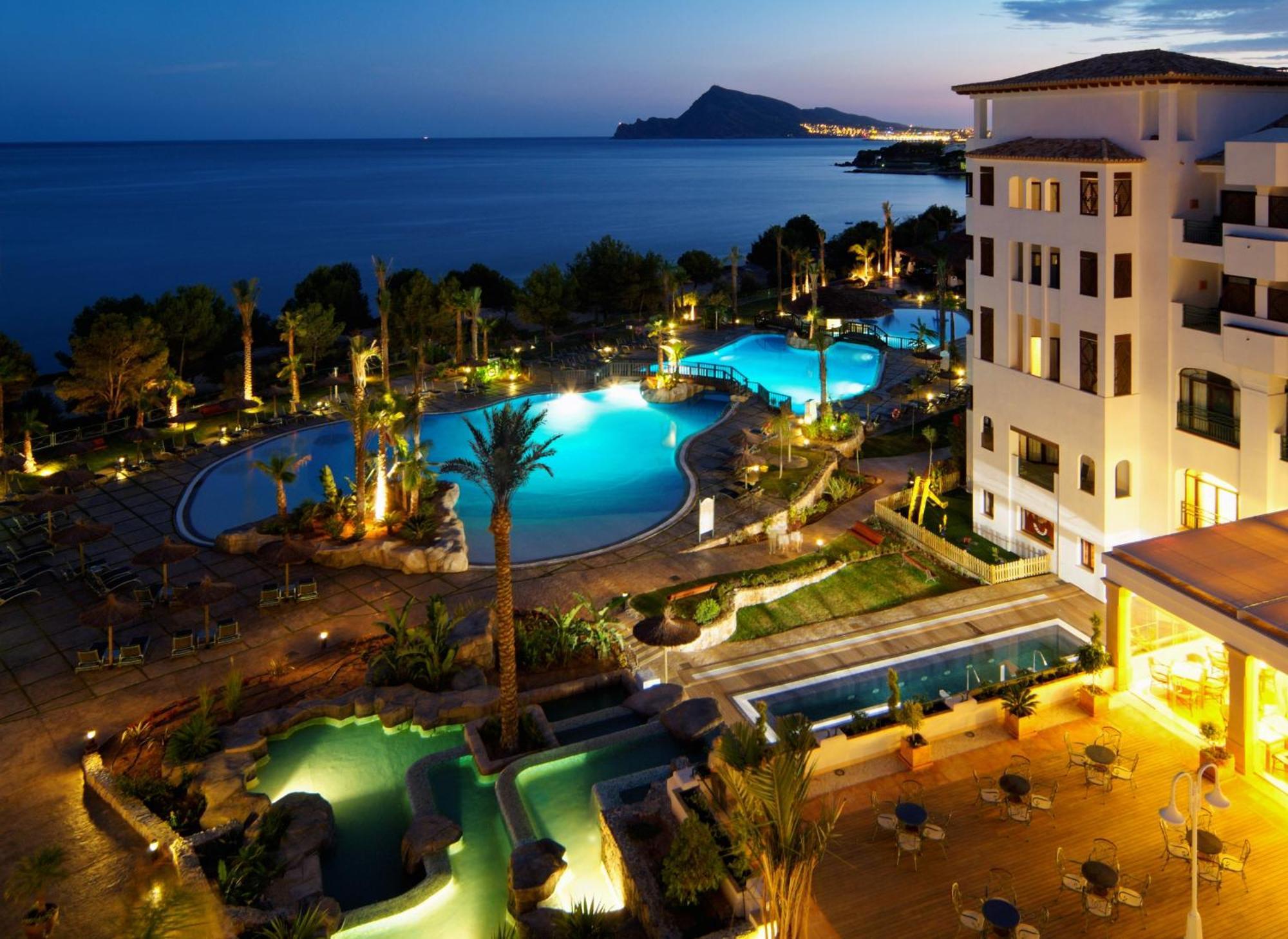 Sh Villa Gadea Altea Exterior foto The hotel at night